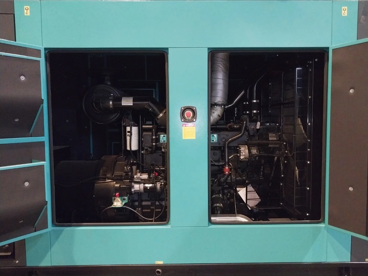 NEW 600KVA CUMMINS KTAA19-G6A GENSET @ 9CU600